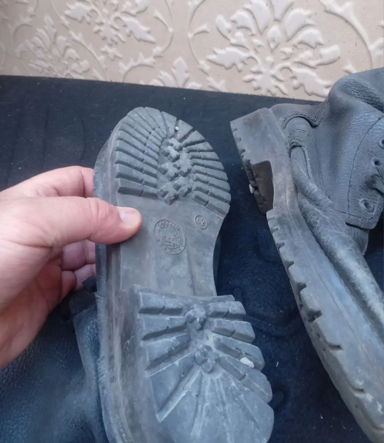 پوتین|کیف، کفش، کمربند|مشهد, دانشجو|دیوار