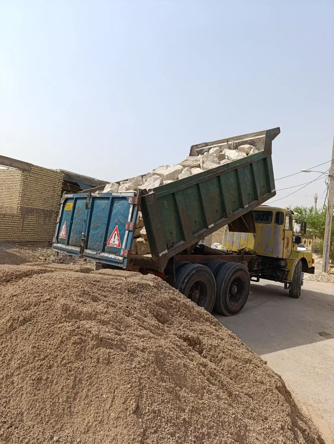 ماسه شن سنگ ده چرخ و ۱۸چرخ|مصالح و تجهیزات ساختمان|خرمشهر, |دیوار