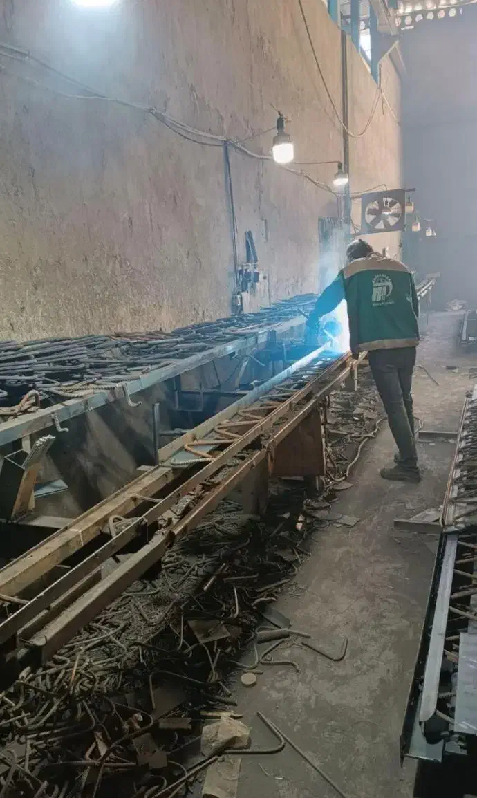 استخدام کارگر روز مزد در تیرچه سازی اتحاد نهاوند|استخدام صنعتی، فنی، مهندسی|نهاوند, |دیوار