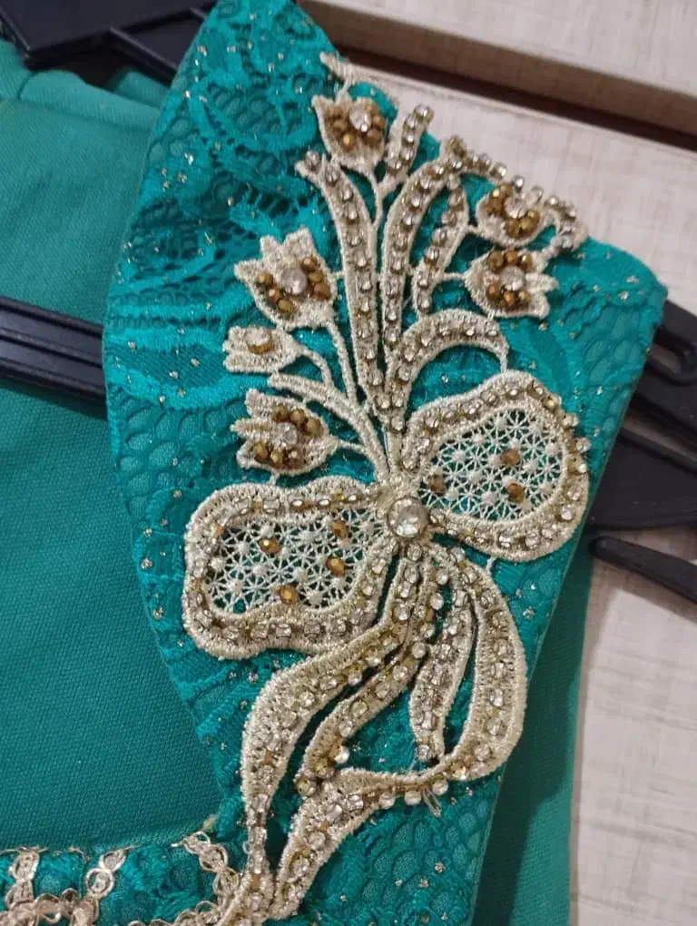 لباس مجلسی سایز چهل و چهار هست|لباس|لاهیجان, امیرشهید|دیوار