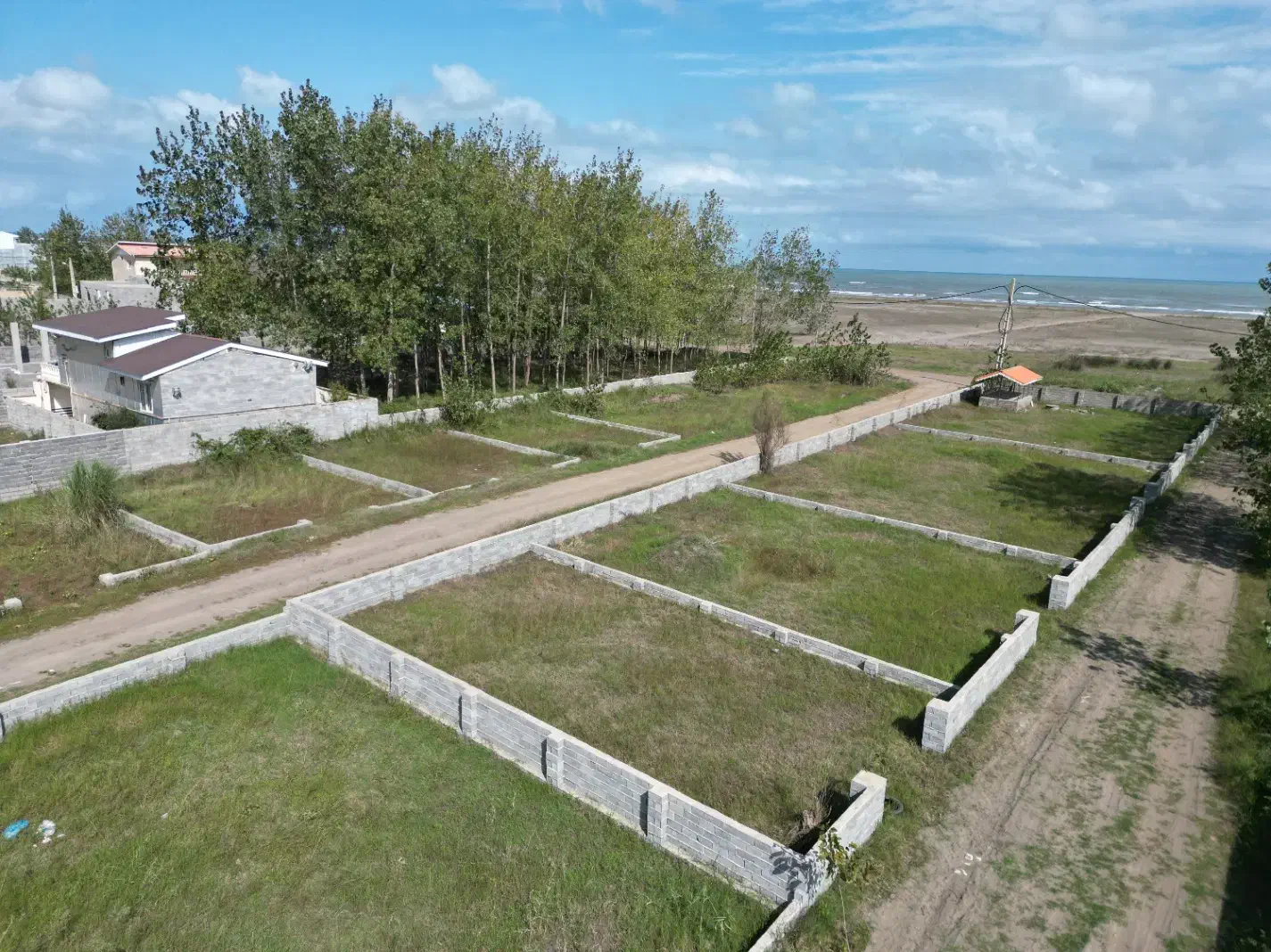 زمین ساحلی مستطیل محصورشده با ویوی رویایی دریا|فروش زمین و ملک کلنگی|رزن, |دیوار