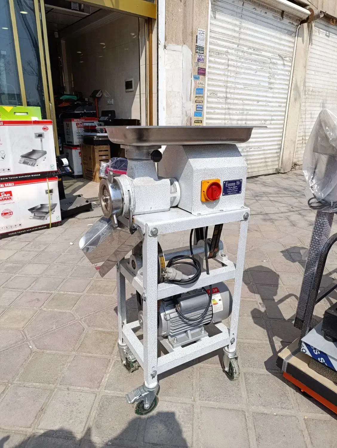 ترازو باسکول آسیاب چرخگوشت دوخت پلاستیک اره گوشتبر|فروشگاه و مغازه|پیشوا, |دیوار