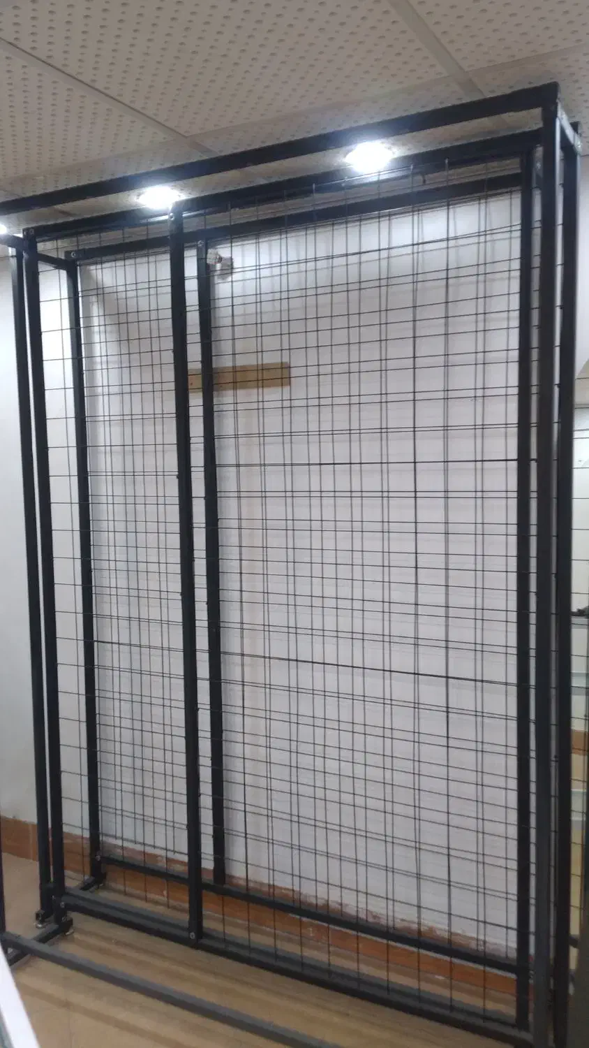 میز ویترین شیشه وفلزو استند جوراب|فروشگاه و مغازه|سبزوار, کوی گلستان|دیوار