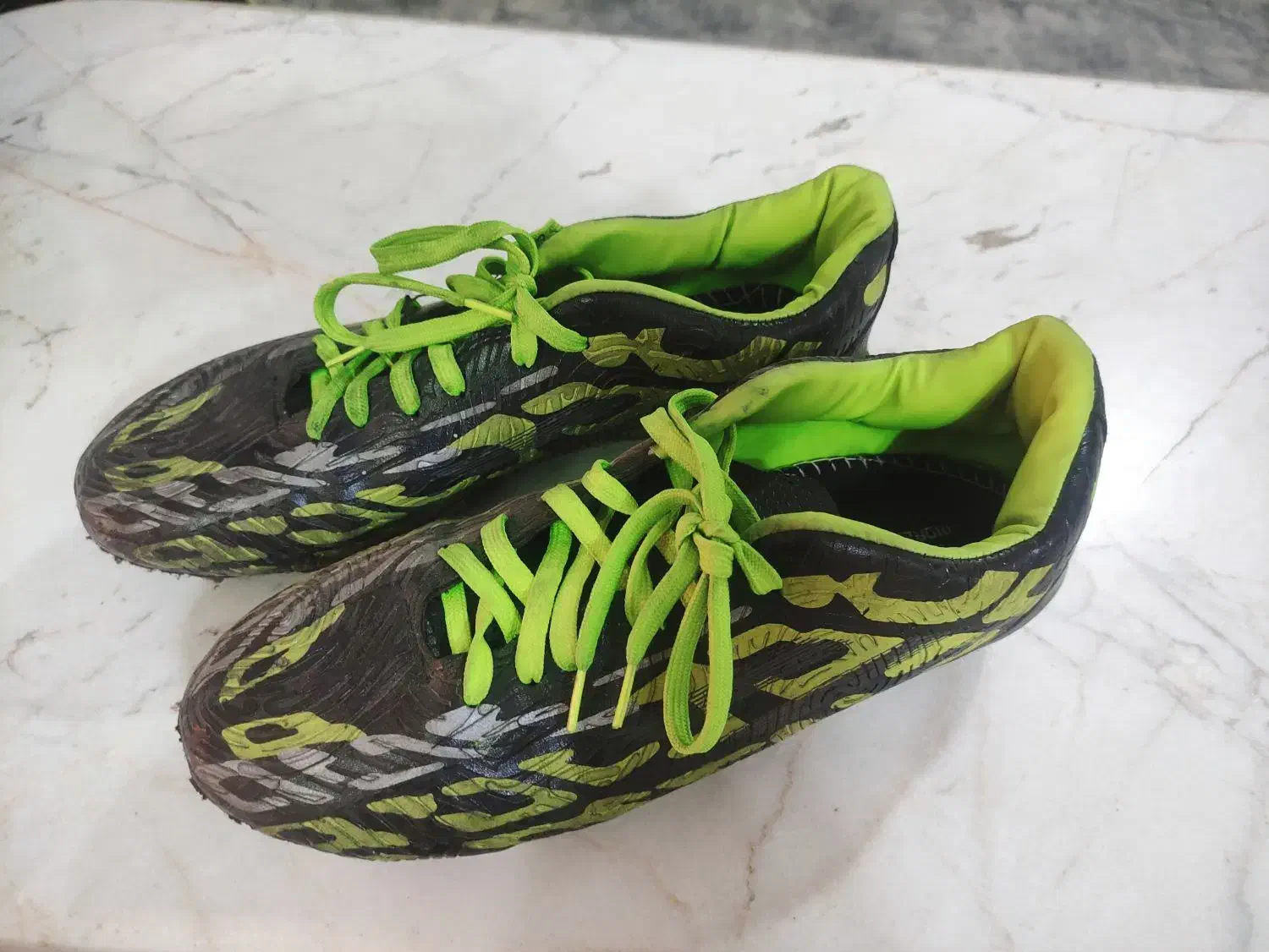 کفش فوتبالی|کیف، کفش، کمربند|طبس, |دیوار