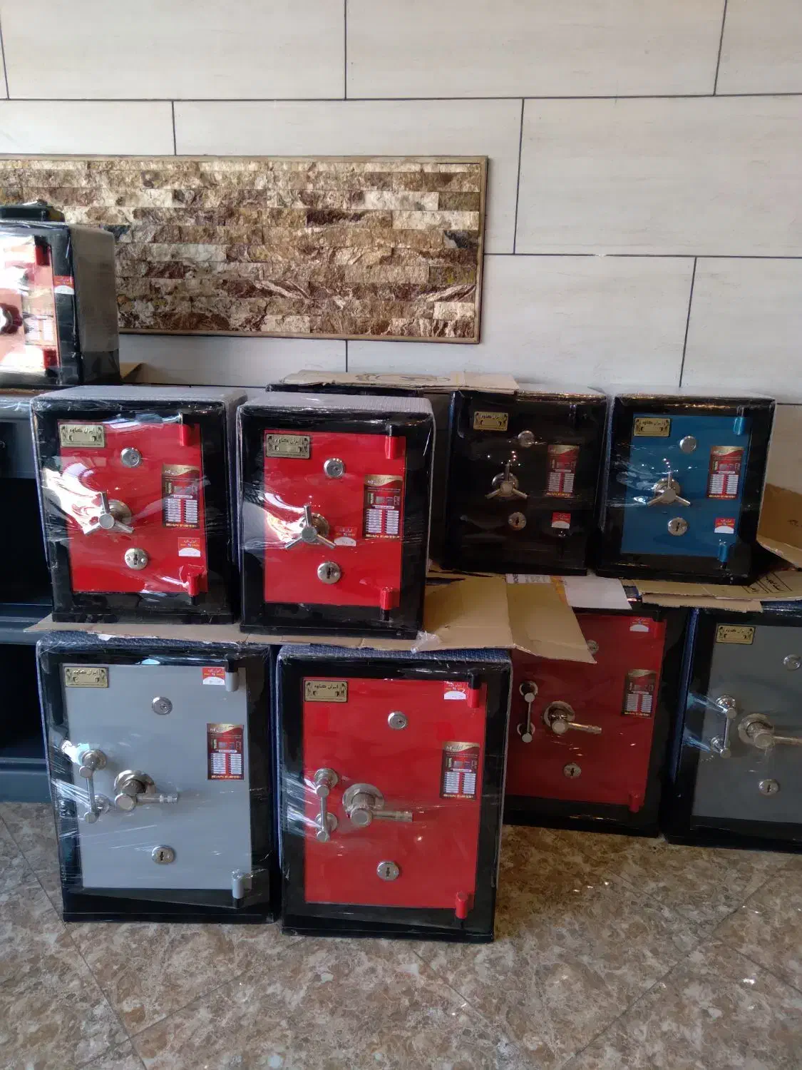 صندوق فولادی|ابزارآلات|لاهیجان, شیشه گران|دیوار