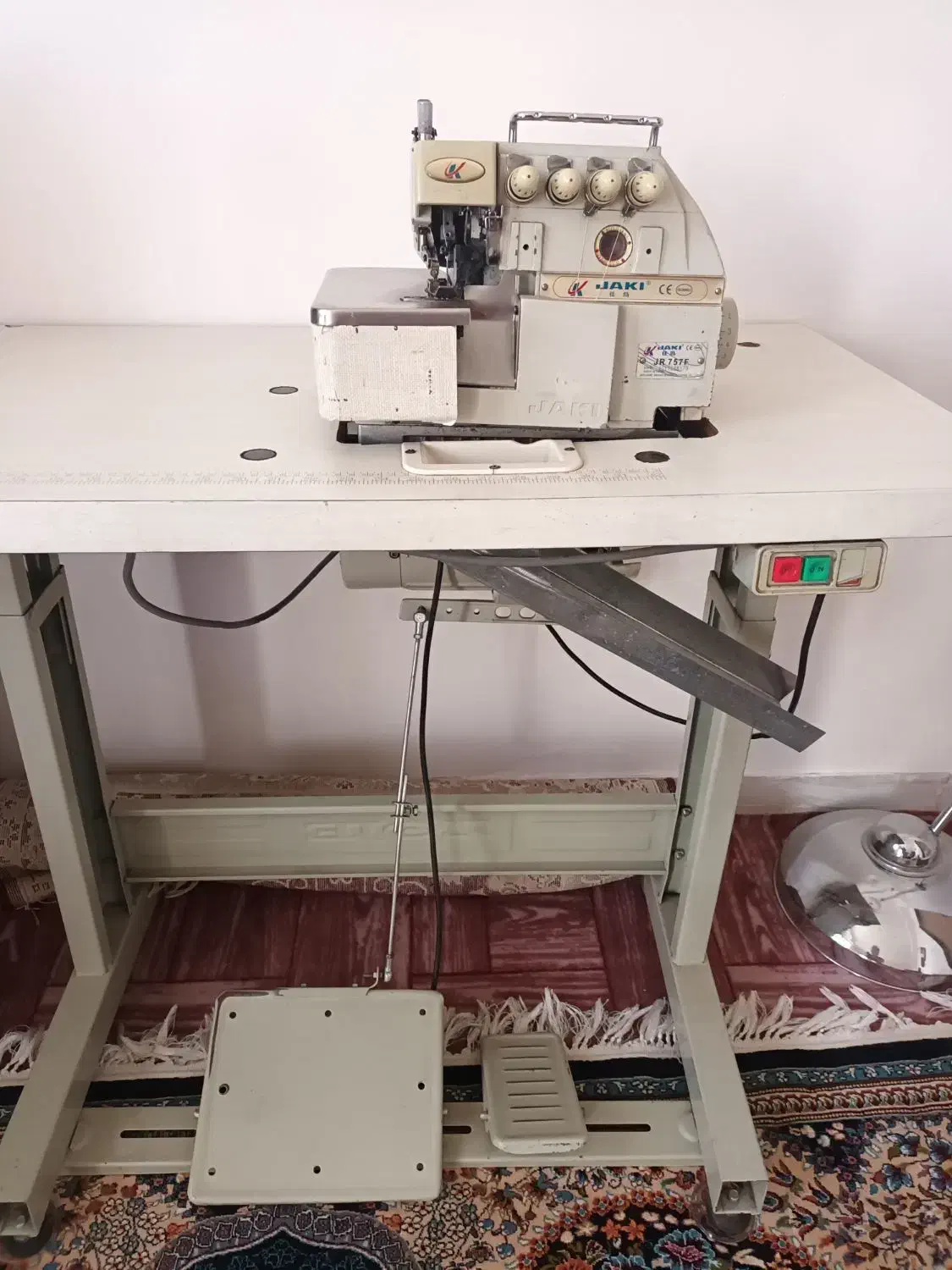 چرخ سر دوزپنج نخ جک|چرخ خیاطی و ریسندگی|بروجرد, |دیوار