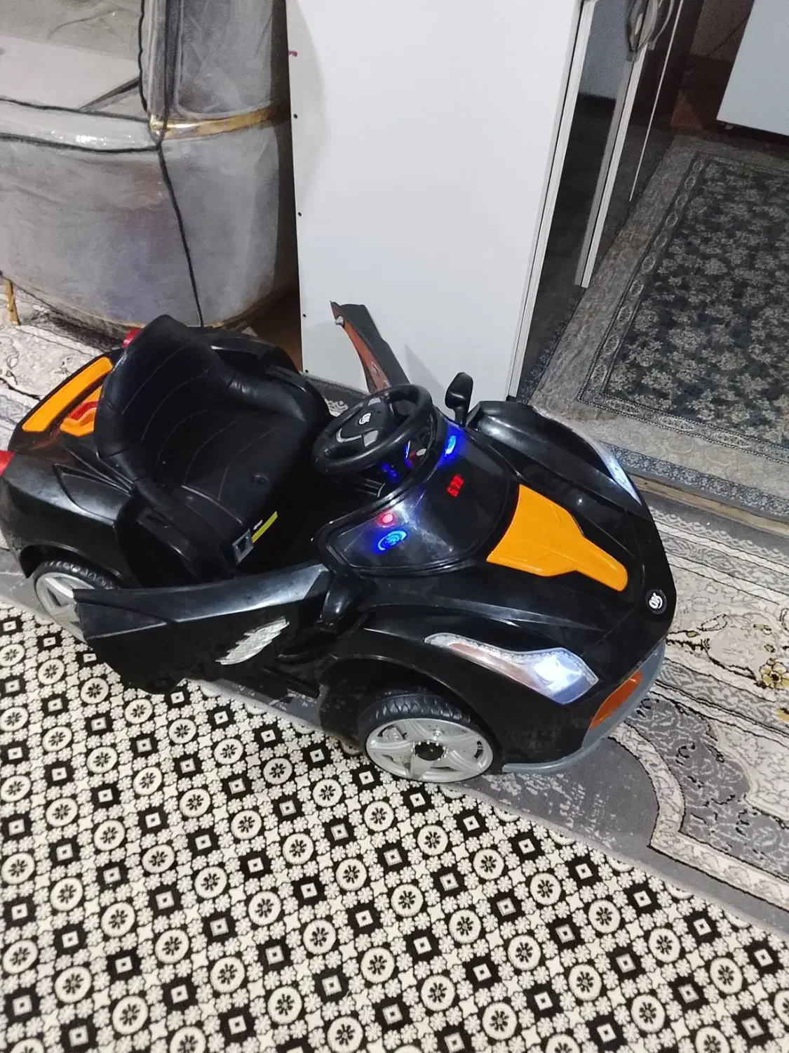 ماشین شارژی سالم بخاطر کوچک شدن برای بچم|اسباببازی بچه|شهرکرد, |دیوار