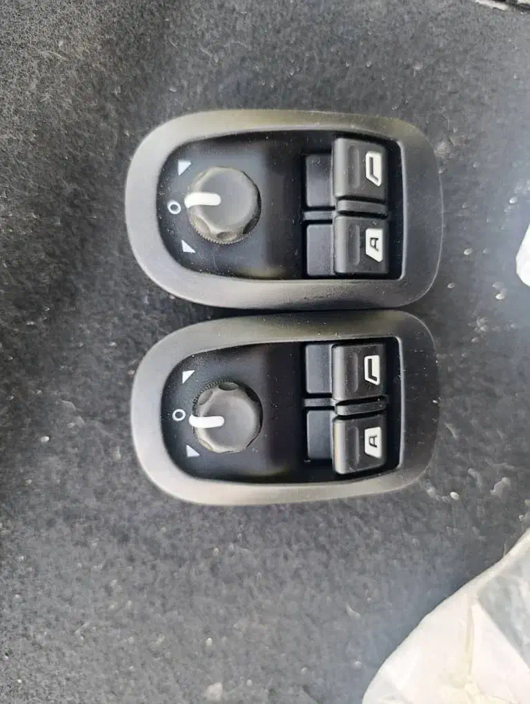 لوازم پژو ۲۰۶ کلید شیشه بالابر سنسور اکسیژن ..|قطعات یدکی و لوازم جانبی|تهران, جنت‌آباد جنوبی|دیوار