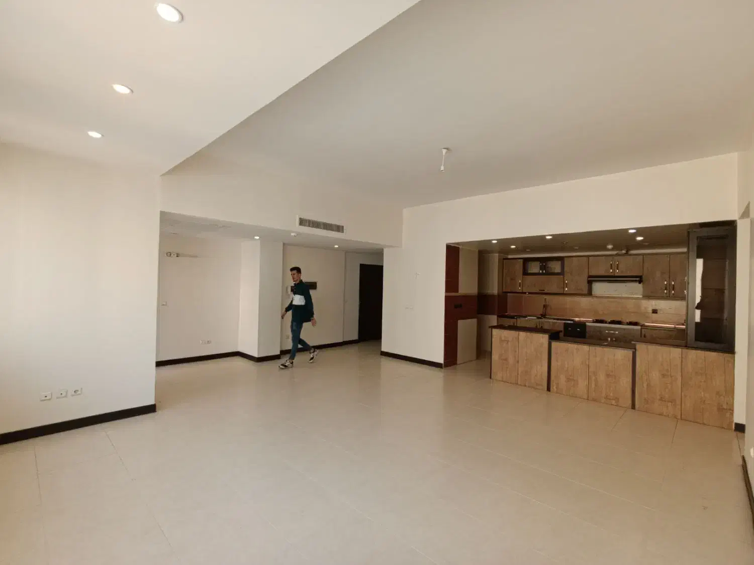 اجاره سه خواب 135 متری میدان دریاچه