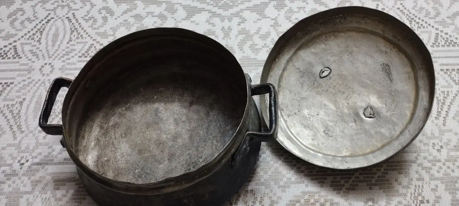 دیگچه مسی قدیمی|کلکسیون اشیاء عتیقه|اصفهان, کوی شهید کشوری|دیوار