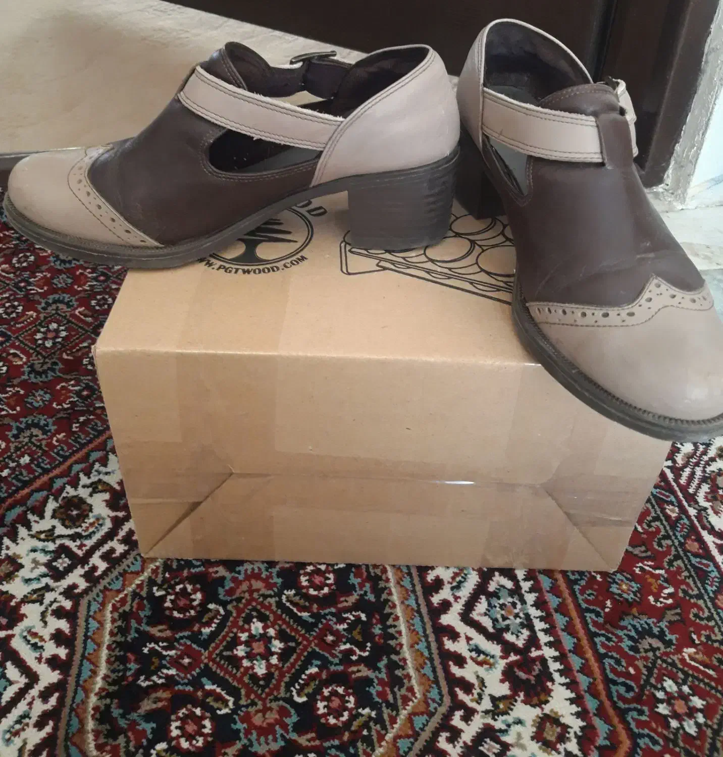 کفش سایز ۳۸ تمام چرم|کیف، کفش، کمربند|میانه, |دیوار