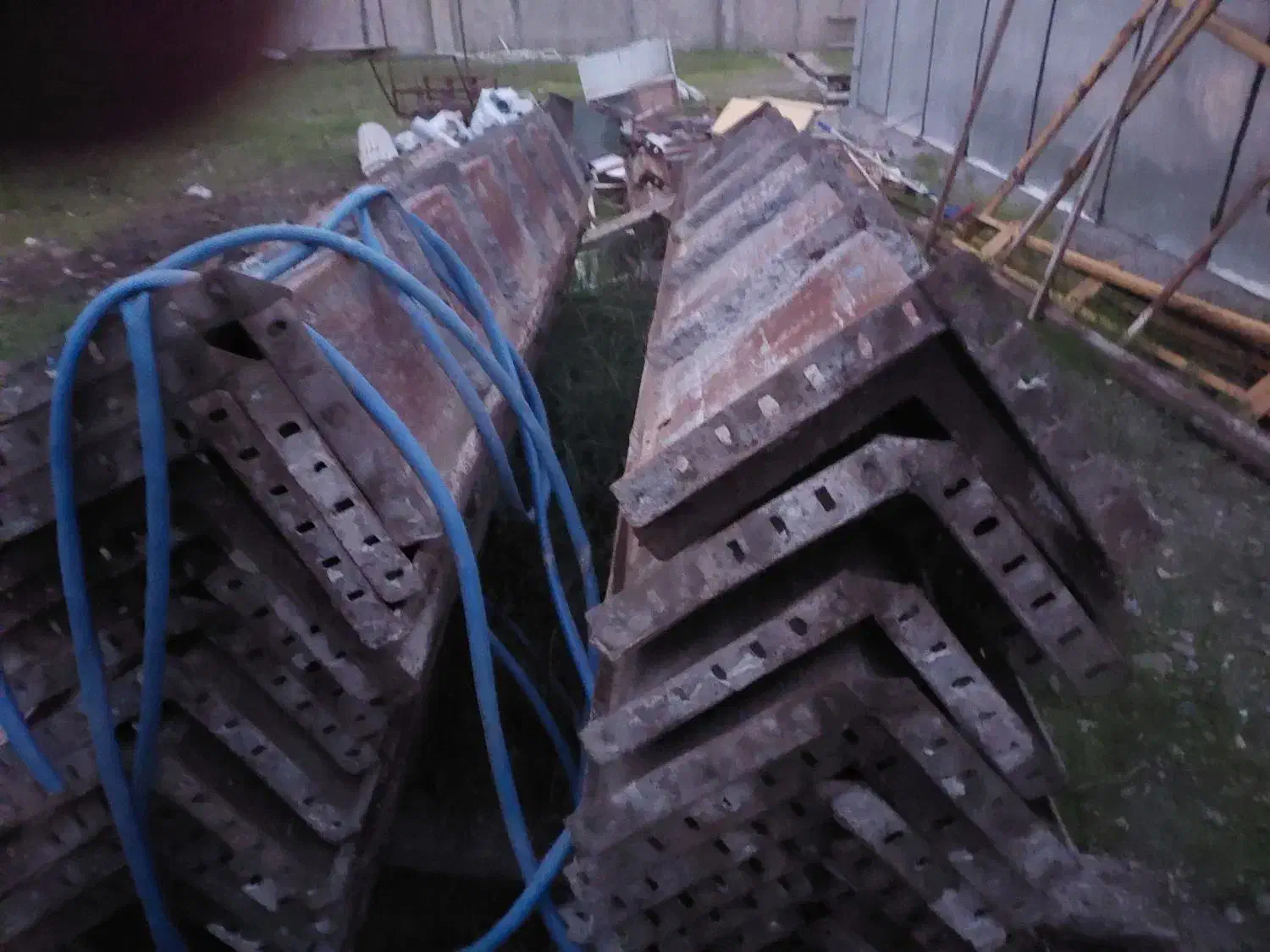 فروش قالب ومقداری آهن مصرفی|مصالح و تجهیزات ساختمان|رشت, اسماعیل آباد|دیوار