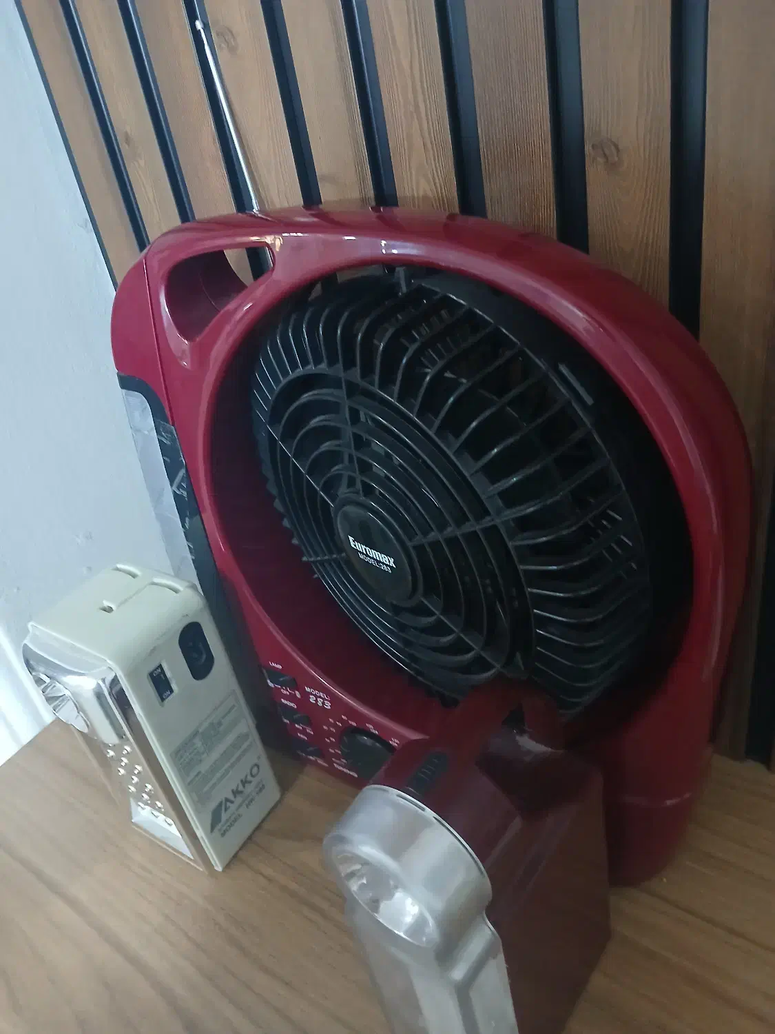 رادیو و پنکه چند کاره با دو چراغ قوه|کلکسیون اشیاء عتیقه|ری, دیلمان|دیوار