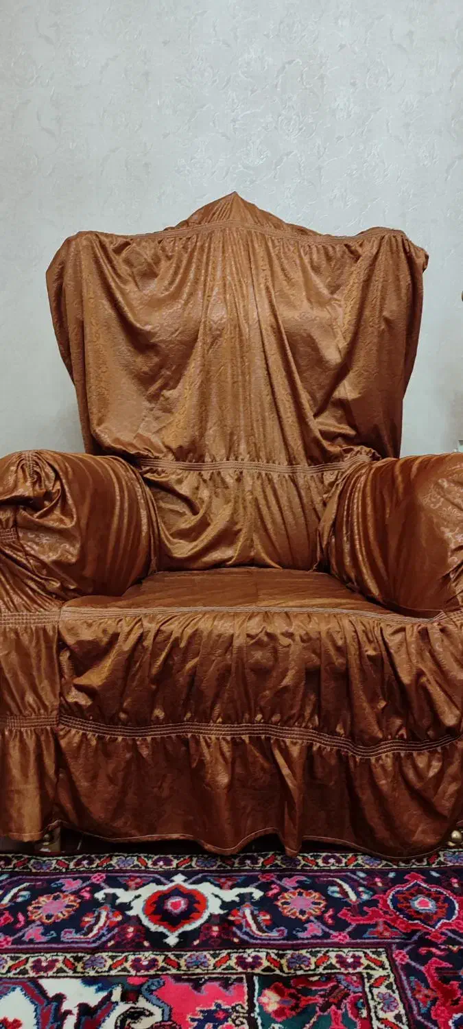 یک دست مبل راحتی با میز + روکش مبل سلطنتی|مبلمان خانگی و میز عسلی|اهر, |دیوار