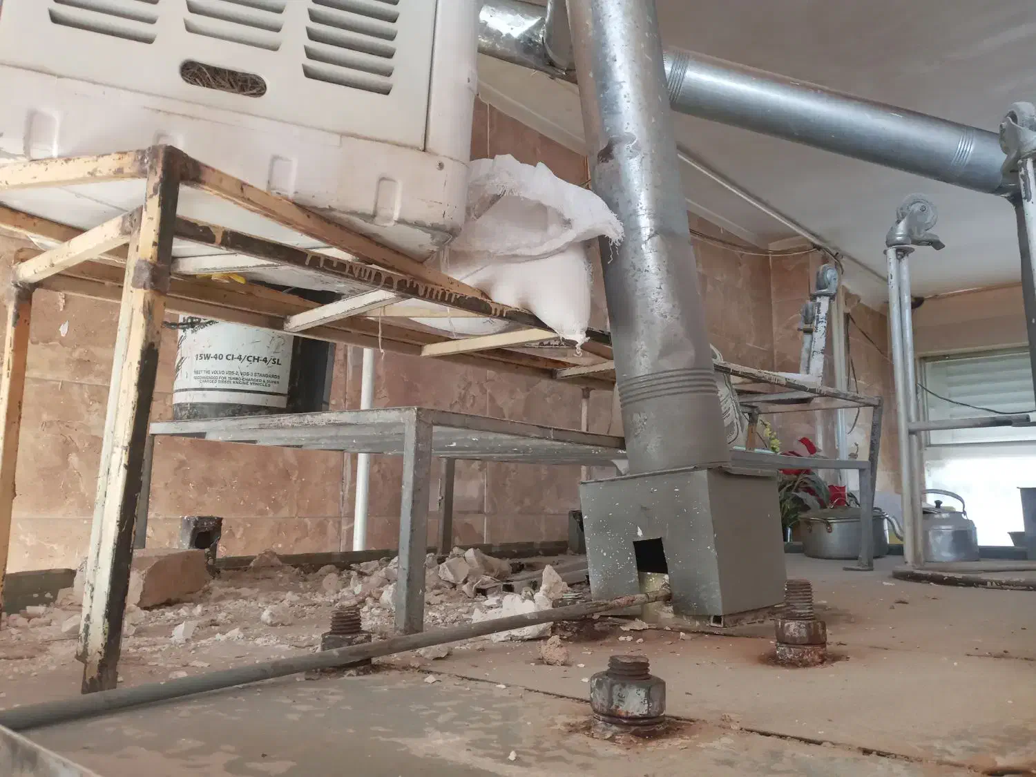 تخت و صندلی اهنی|تخت و سرویس خواب|شهرکرد, |دیوار