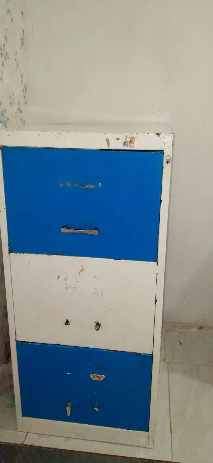 میز آرایش و دراور آهنی|جاکفشی، کمد، دراور|خرمشهر, |دیوار