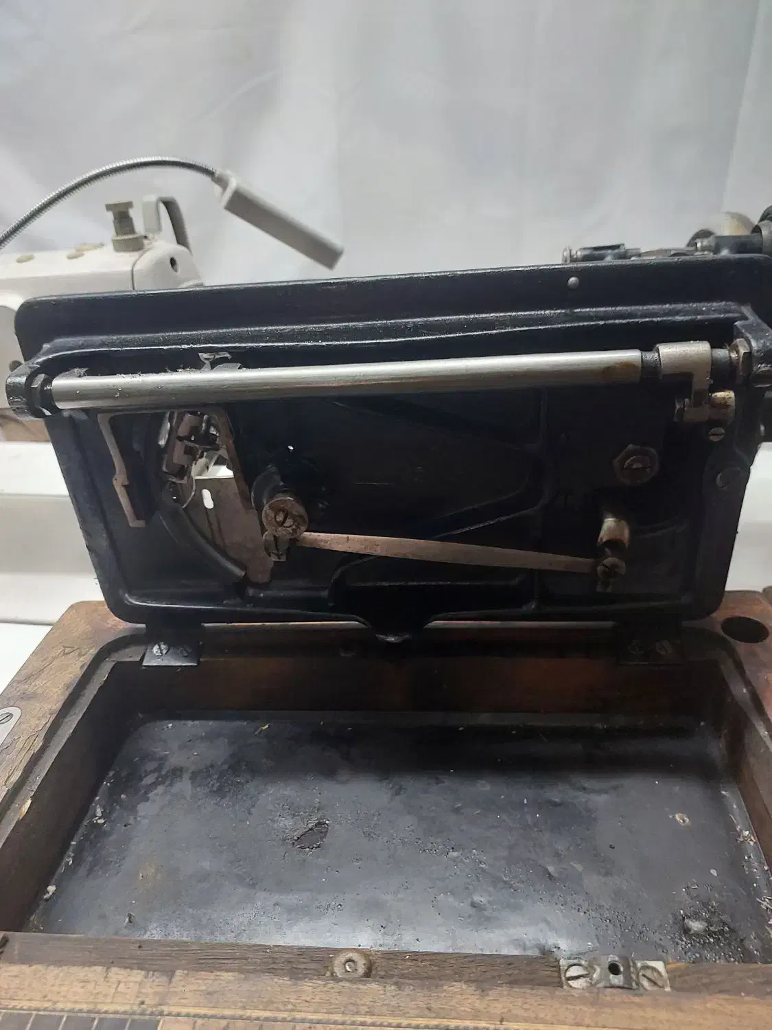 چرخ خیاطی قدیمی|کلکسیون اشیاء عتیقه|تهران, افسریه شمالی|دیوار