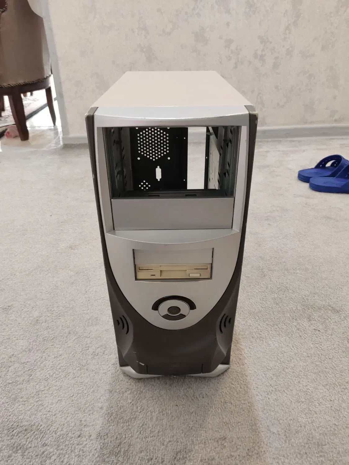 پوسته کیس سفید قدیمی تمیز|قطعات و لوازم جانبی رایانه|اصفهان, وحید|دیوار