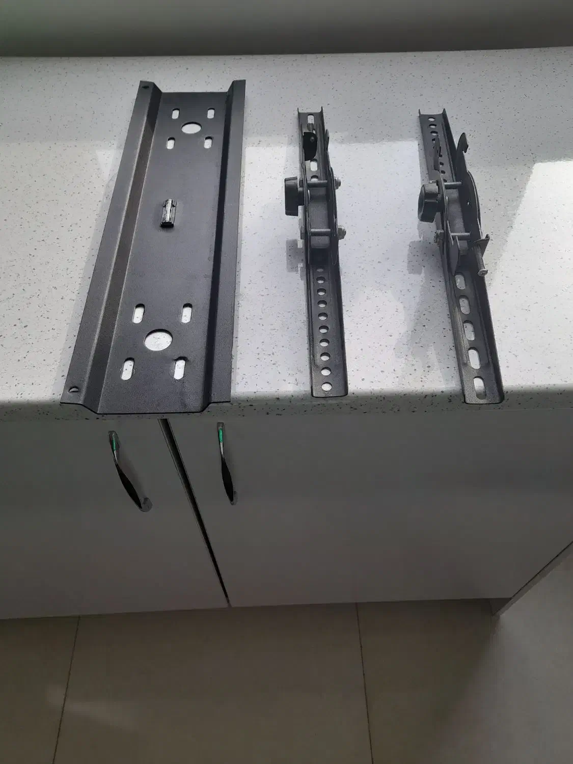 پایه تی وی دیواری سالم و تمیز|تلویزیون و پروژکتور|پاکدشت, پاکدشت (مامازند)|دیوار