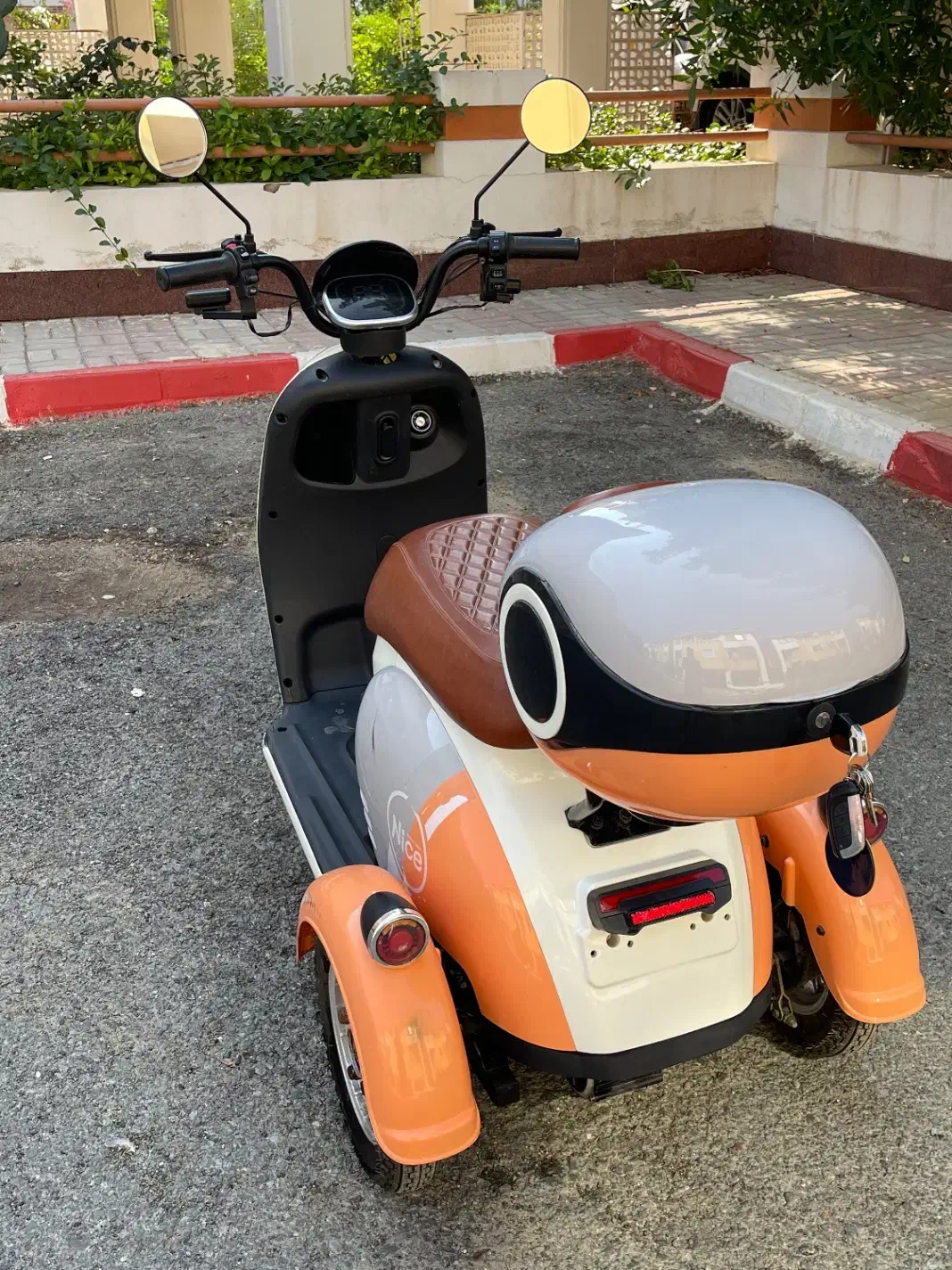 سه چرخ|موتورسیکلت|کیش, |دیوار