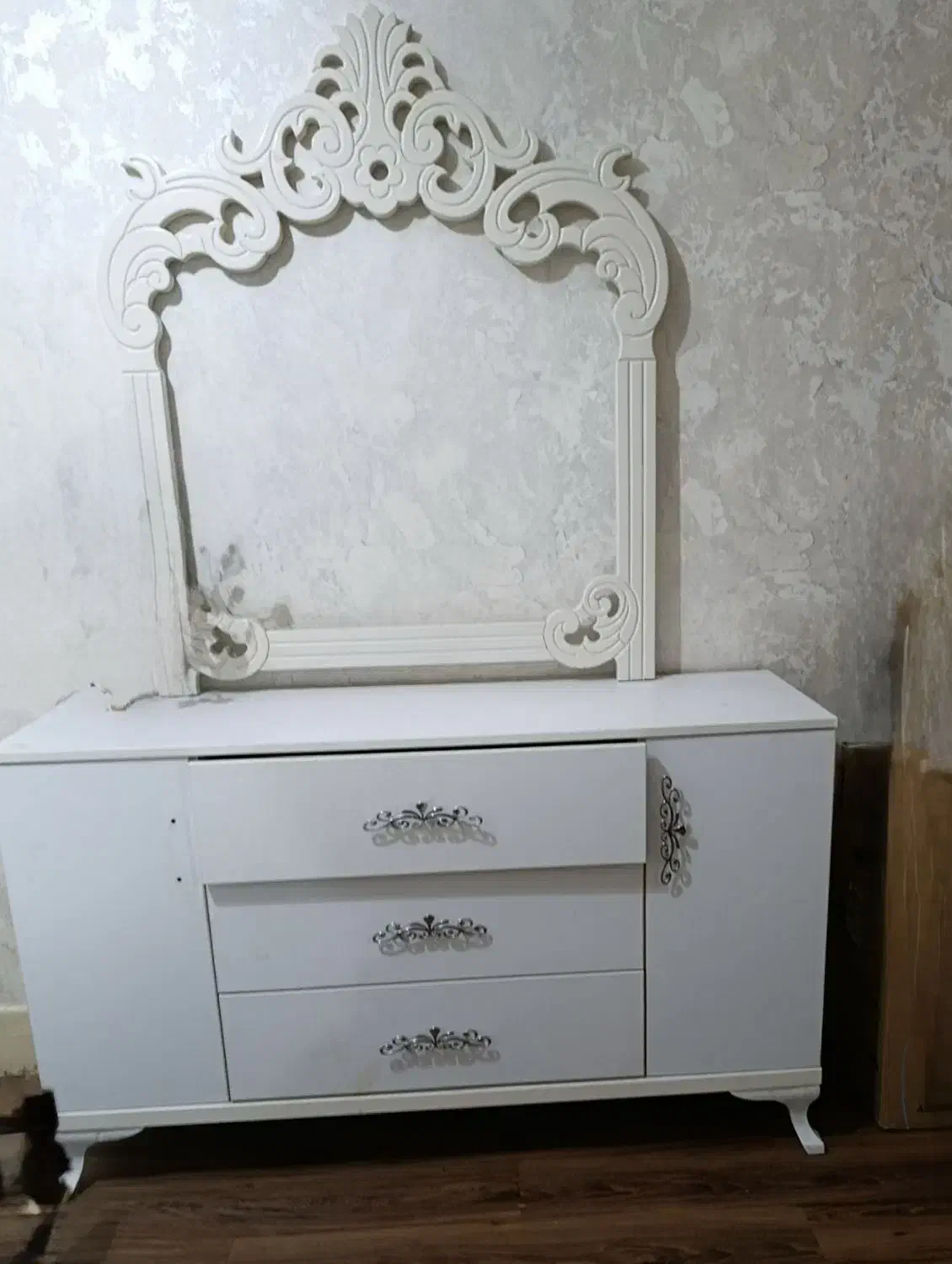 تخت و میز آرایش وپاتختی|تخت و سرویس خواب|اسدآباد, |دیوار