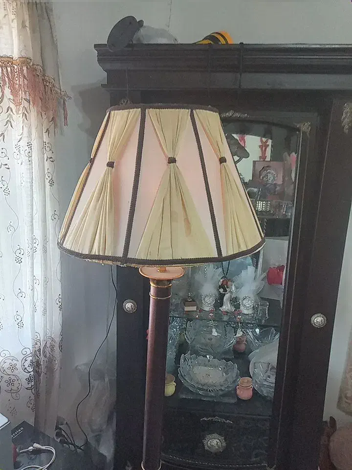 شب خواب پایه بلند|چراغ خواب و آباژور|لولمان, |دیوار