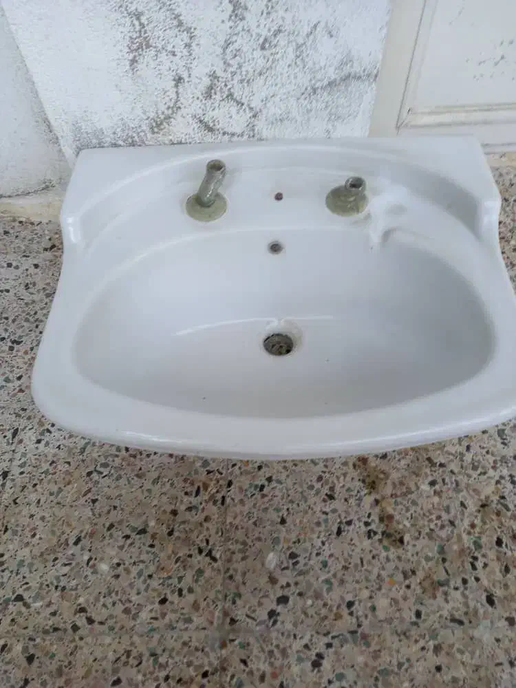 سنگ روشویی در حد نو (دستشویی)|لوازم سرویس بهداشتی|گرگان, |دیوار