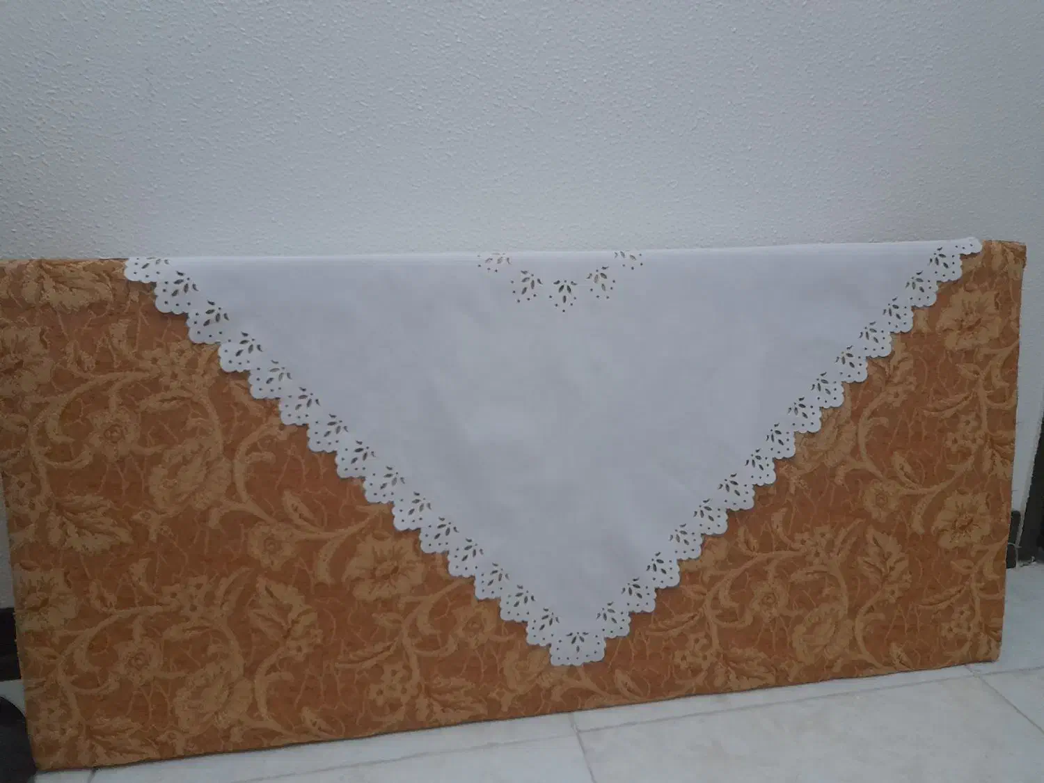 یه جفت پشتی|رختخواب، بالش، پتو|شاهین‌شهر, شهرک گلدیس|دیوار