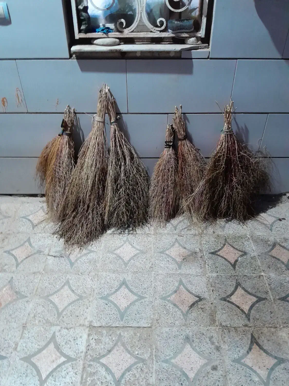 جارو شیرازی قرمز|لوازم نظافت|پلدختر, |دیوار