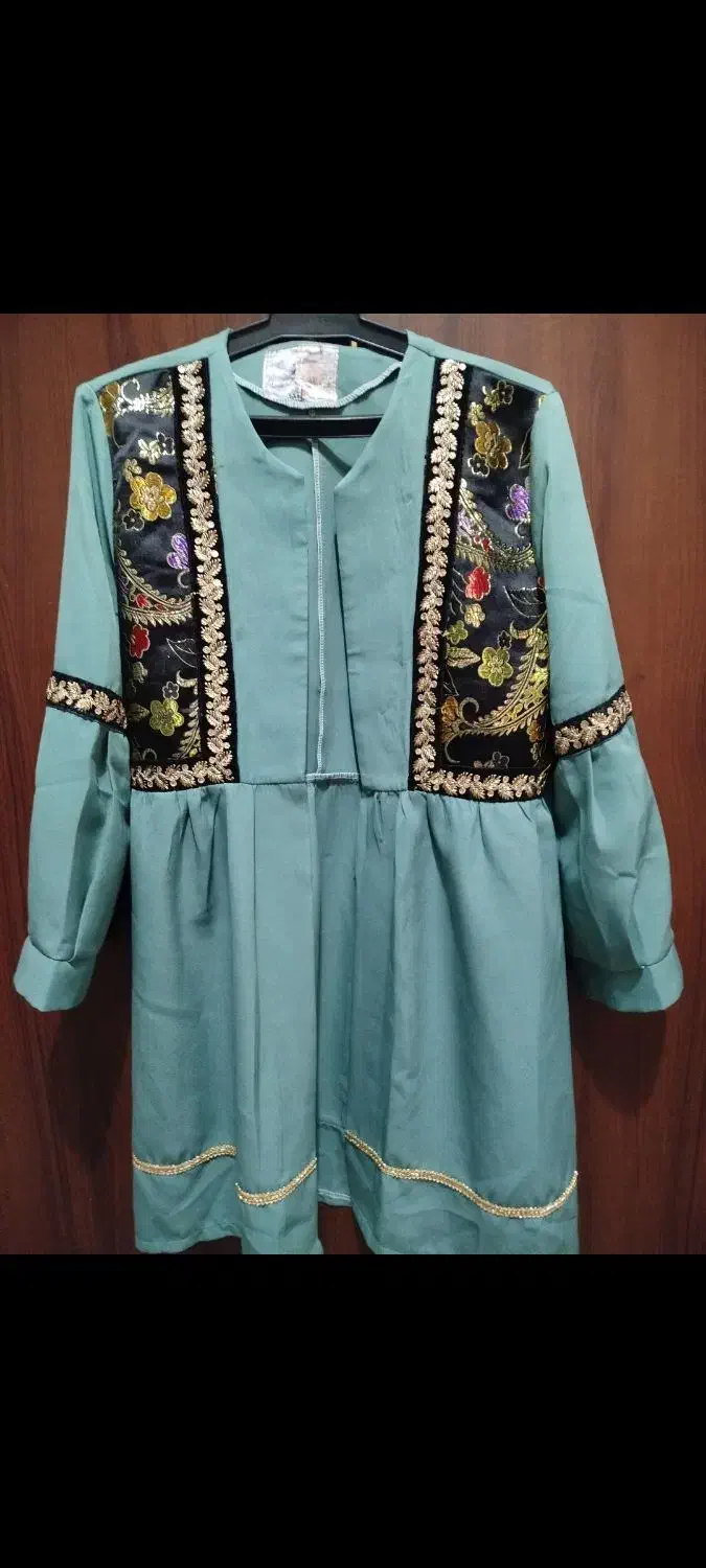 مانتو|لباس|مشکیندشت, |دیوار