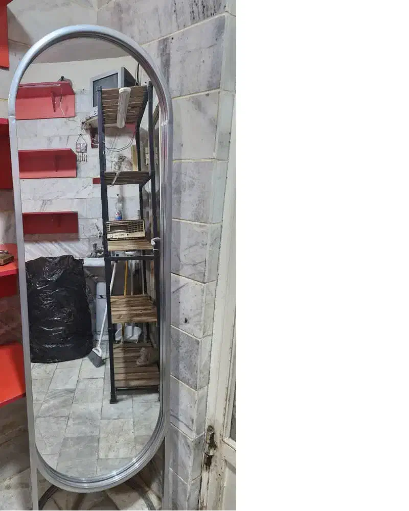 آینه قدی|آینه|قدس, شهر‌قدس|دیوار