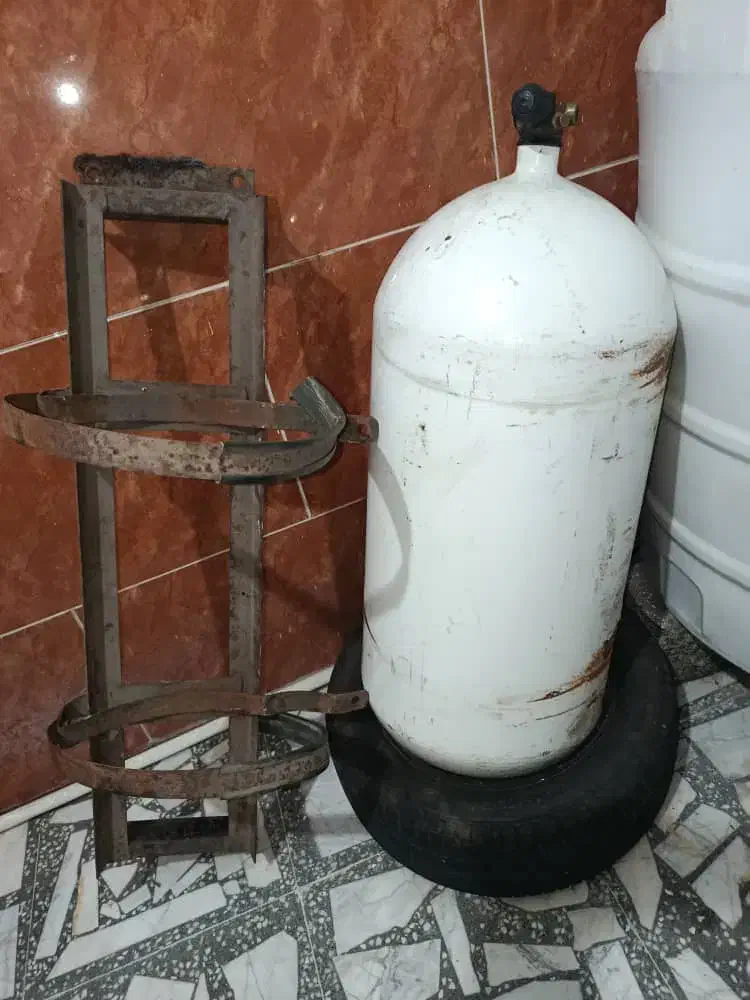 کپسول(CNG)بزرگ|قطعات یدکی و لوازم جانبی|رشت, دروازه لاکان|دیوار