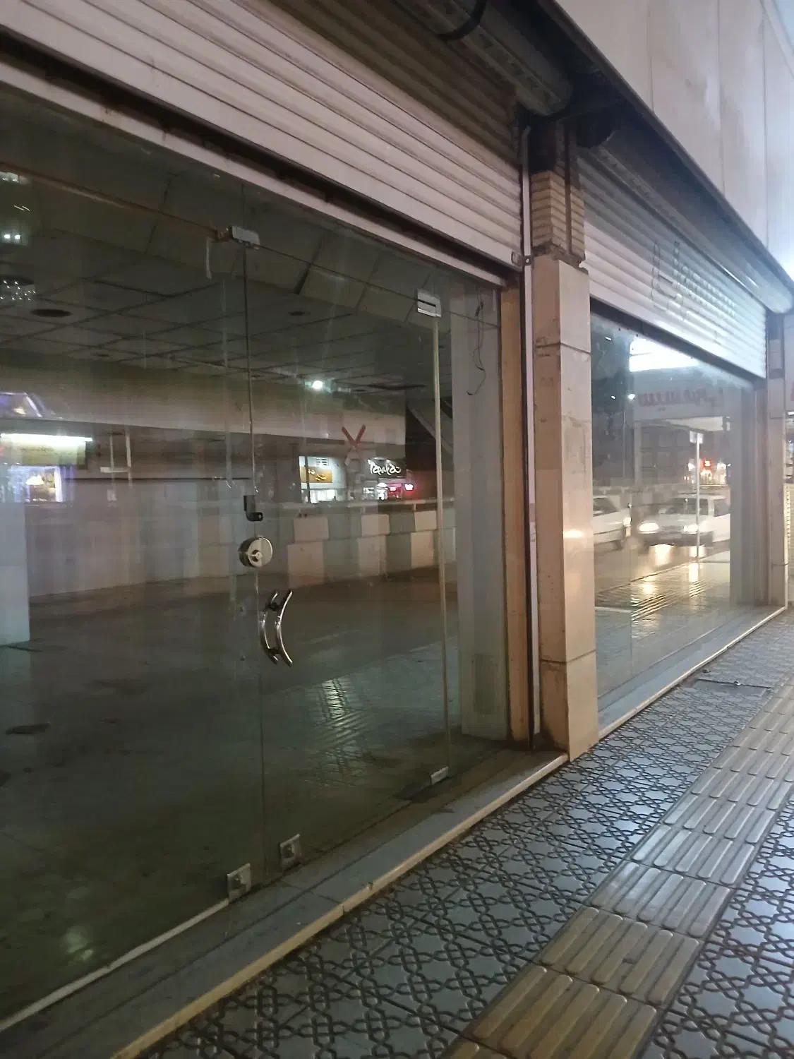 مغازه ۱۰۰ متری نبش کوچه ۷، بر خیابان اصلی|اجارهٔ مغازه و غرفه|کرمان, |دیوار