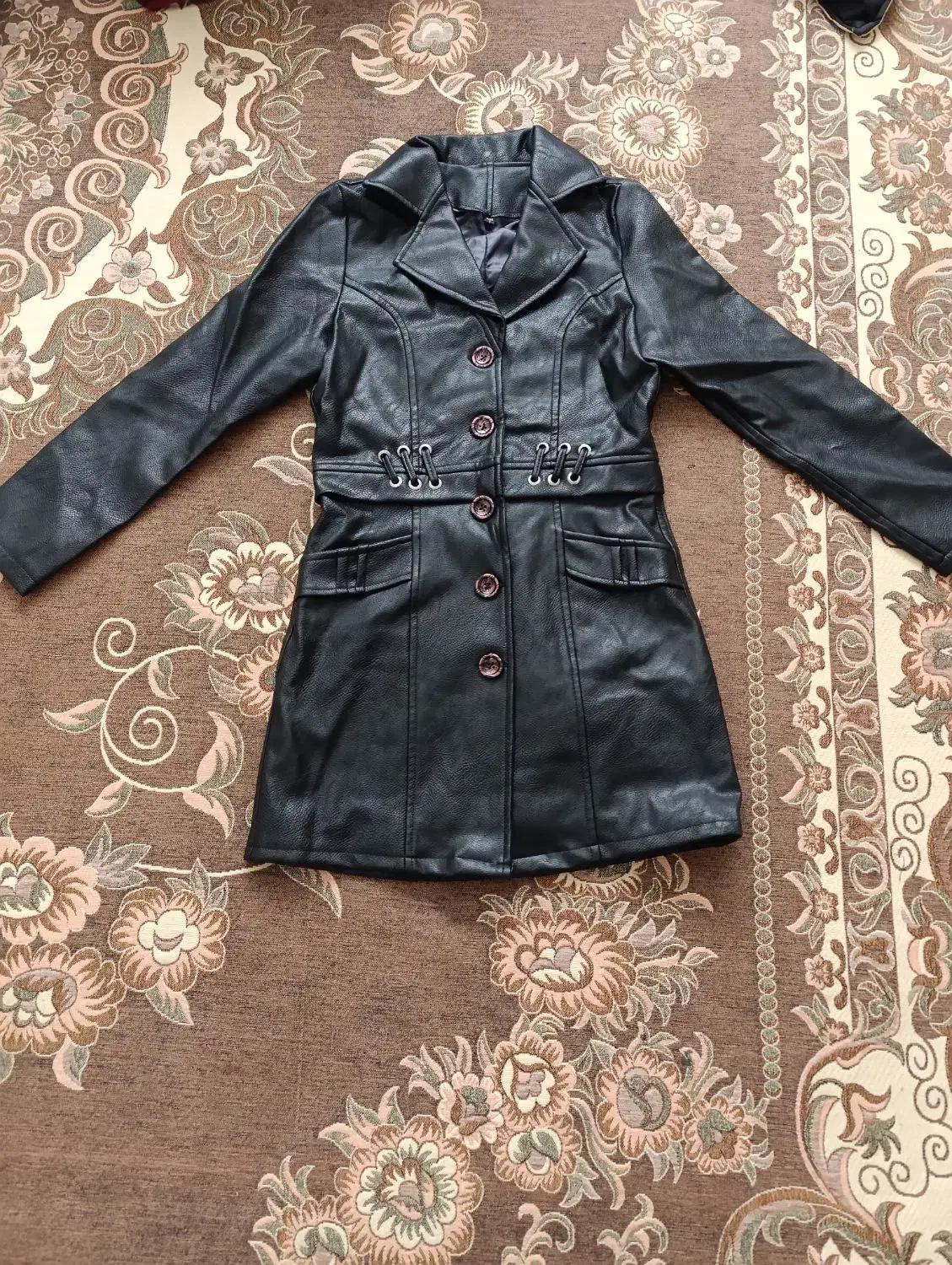 پالتو چرم|لباس|رباط‌کریم, نصیرشهر|دیوار