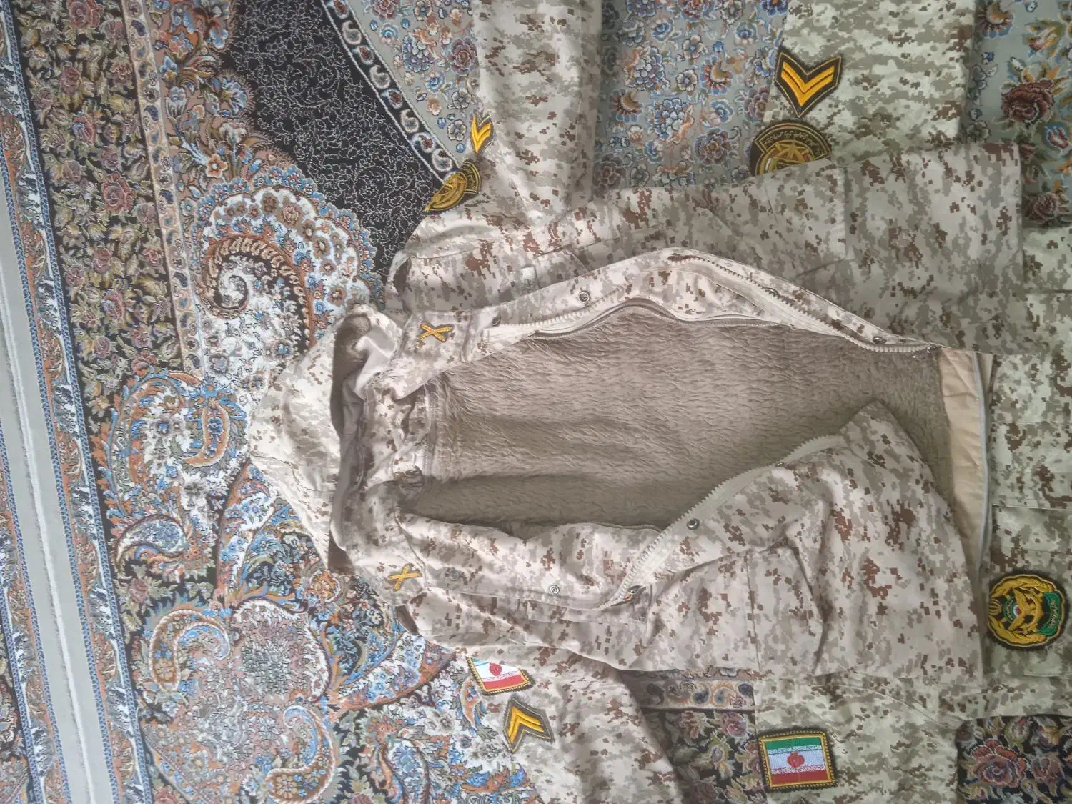 لباس و پوتین نظامی|لباس|تربت جام, شهرک آزادگان|دیوار