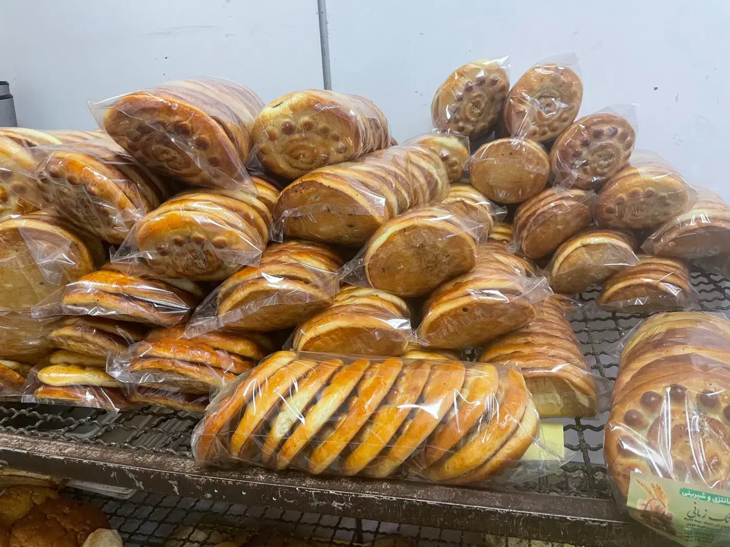 فروشنده در کارگاه نان و شیرینی|استخدام خدمات فروشگاه و رستوران|رشت, شالکو|دیوار