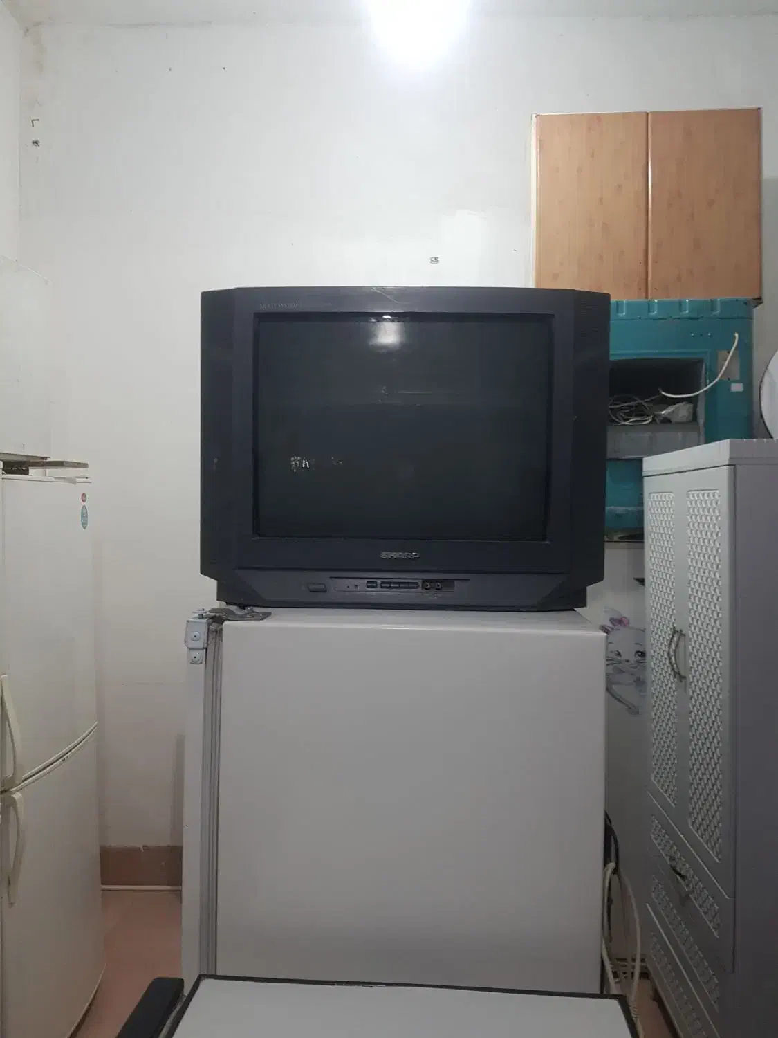 ۳ عدد تلویزیون|تلویزیون و پروژکتور|الیگودرز, |دیوار