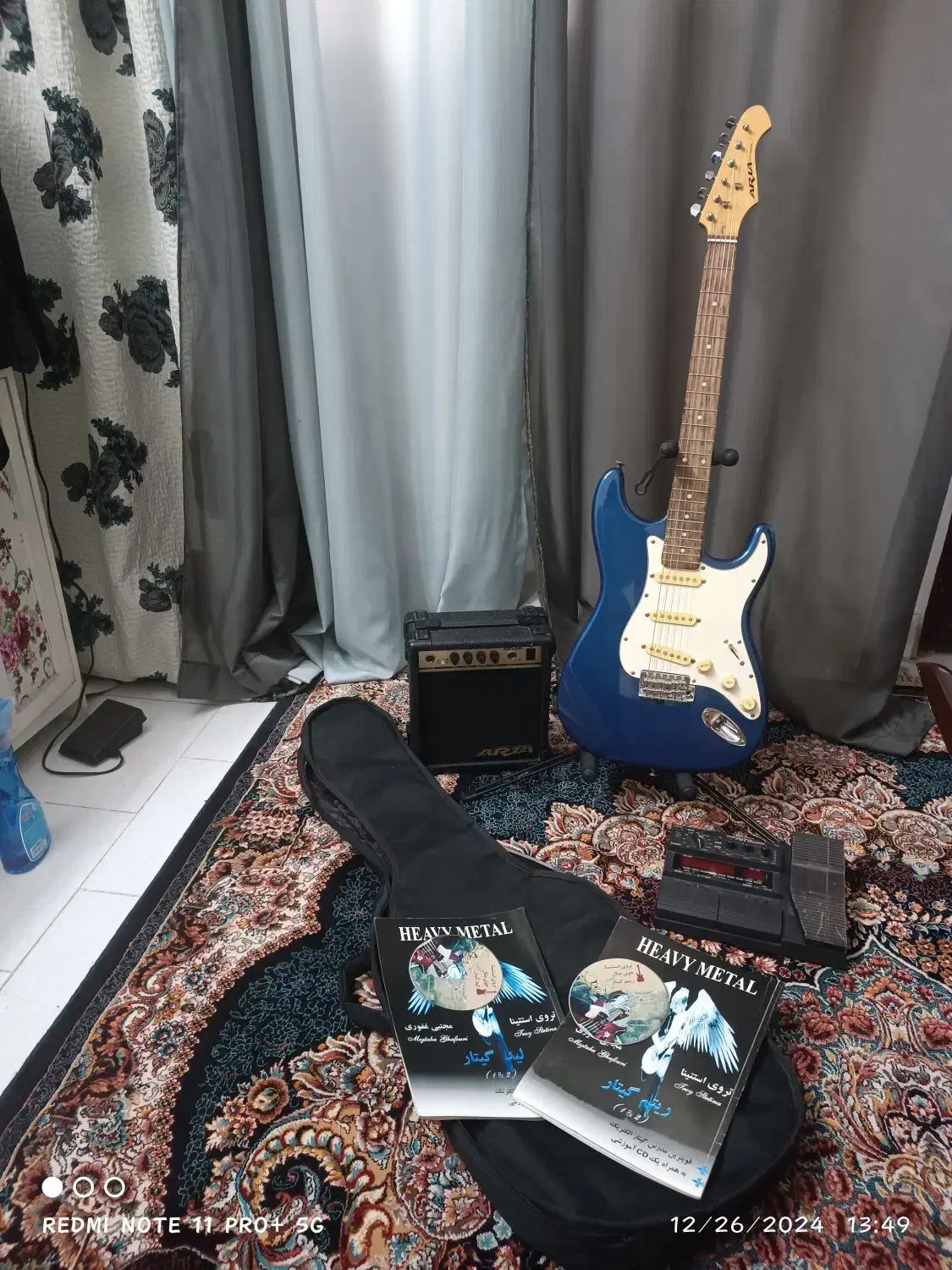 گیتار الکتریک|گیتار، بیس، امپلیفایر|سمنان, |دیوار