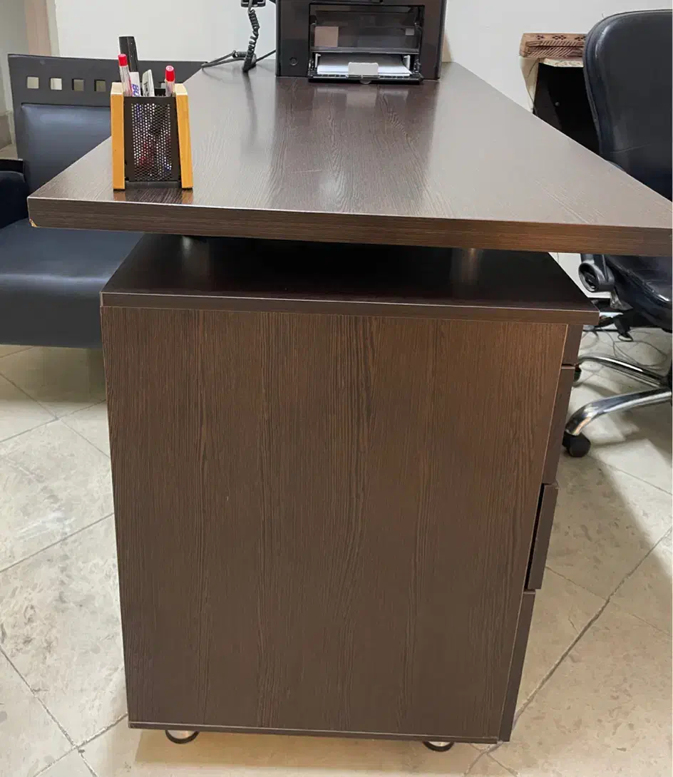 فروش میز اداری در حد نو می باشد|دفتر کار|ایرانشهر, |دیوار