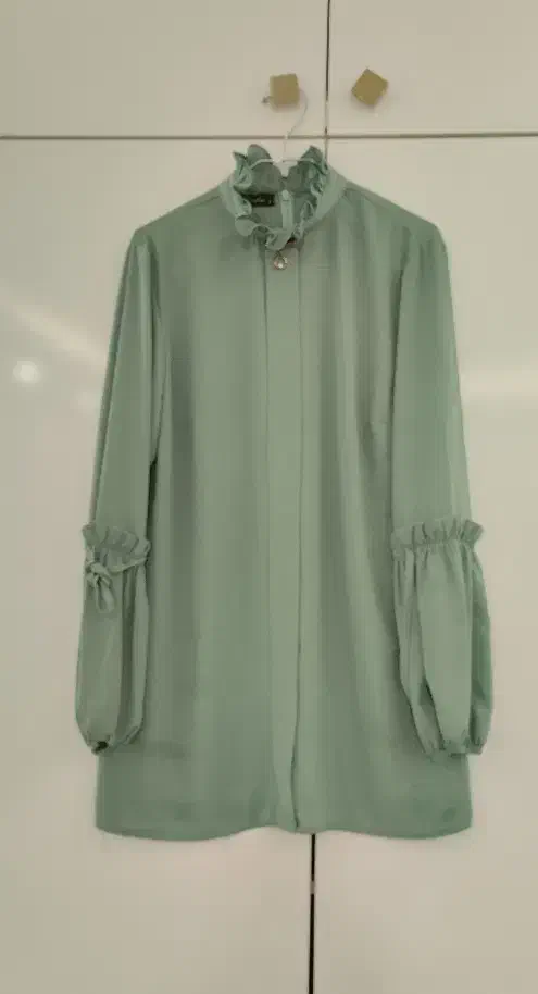 شومیز|لباس|ری, جوانمرد قصاب|دیوار