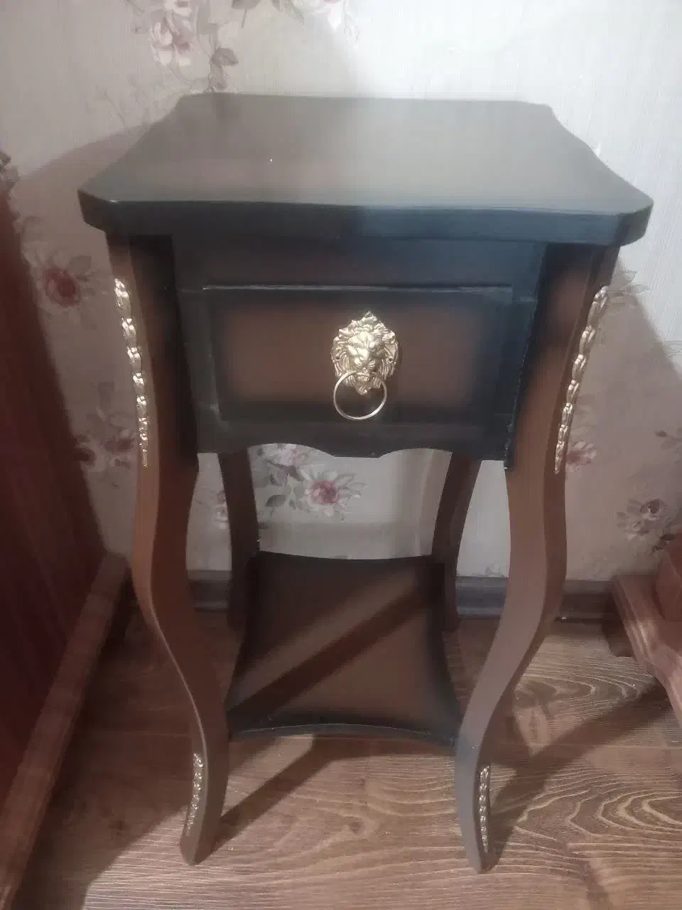 میز سالم درحد نو|میز تلفن|تبریز, |دیوار