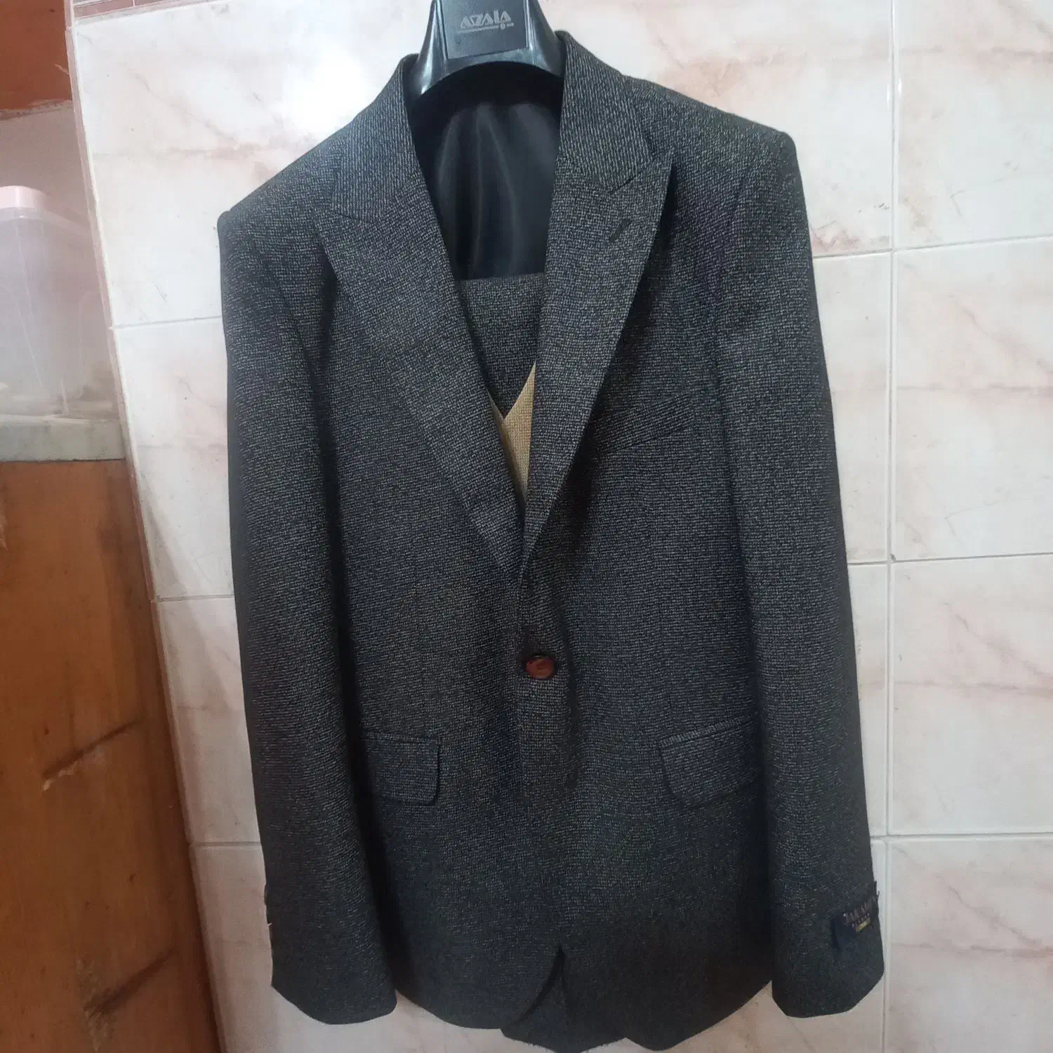 کت شلوار در حد نو|لباس|رشت, معلم|دیوار