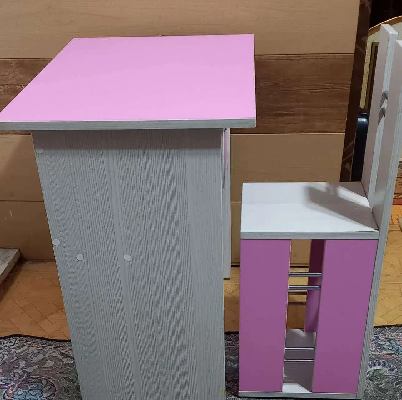 صندلی و میز تحریر|میز تحریر و کامپیوتر|بم, |دیوار