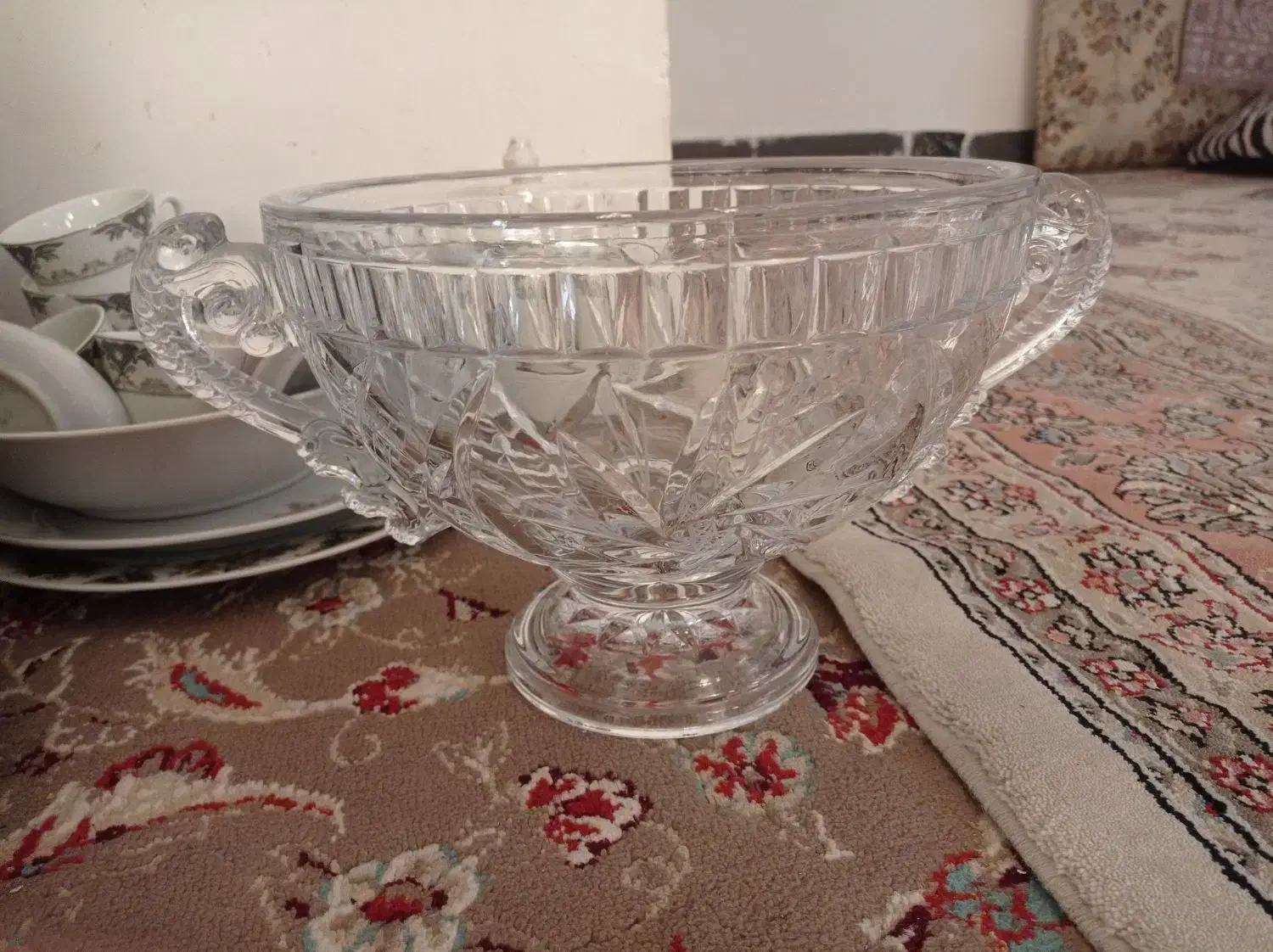 سرویس چینی گل قرمز|ظروف سرو و پذیرایی|بروجرد, |دیوار