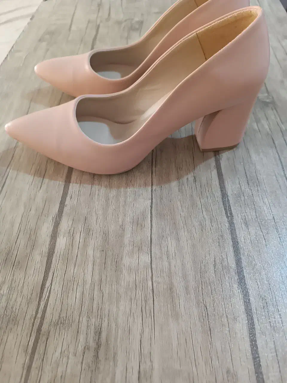 کفش و دمپایی نو|کیف، کفش، کمربند|خوی, |دیوار