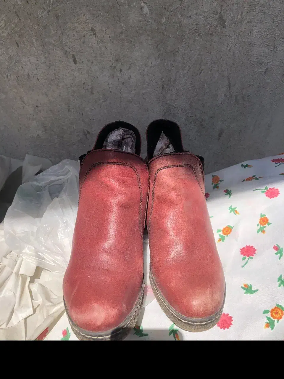 کفش|کیف، کفش، کمربند|بانه, |دیوار