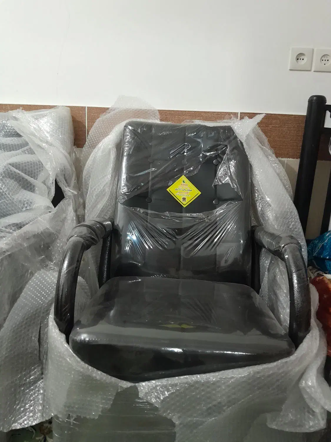 سه عدد صندلی اداری|دفتر کار|کردکوی, |دیوار