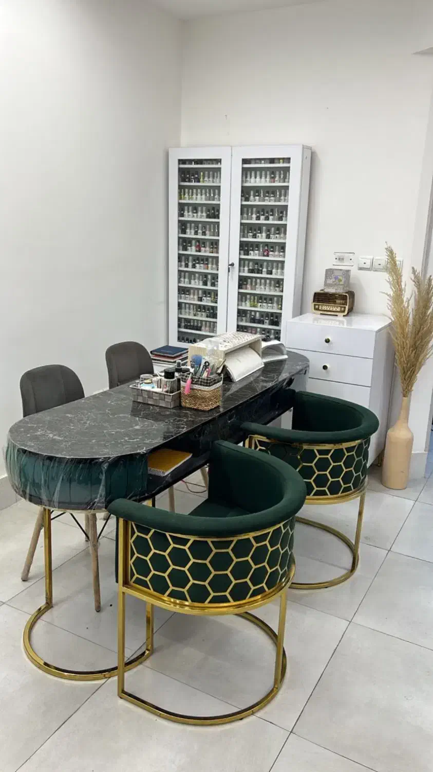 اجاره میز ناخن|اجارهٔ دفتر کار، اتاق اداری، مطب|شیراز, چوگیاه|دیوار