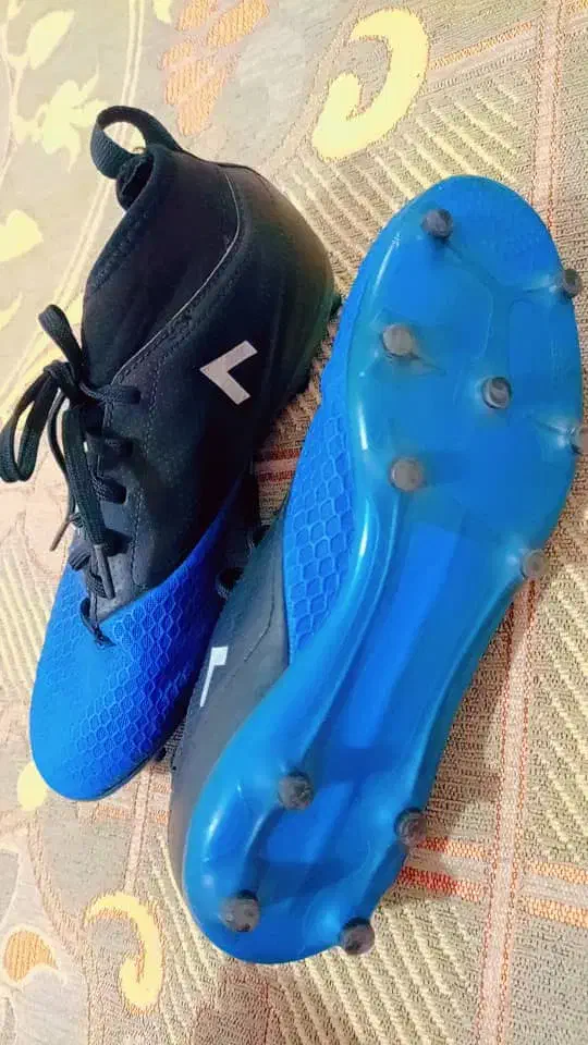 استوک چمن آدیداس اصل آلمان|کیف، کفش، کمربند|شهریار, بکه|دیوار