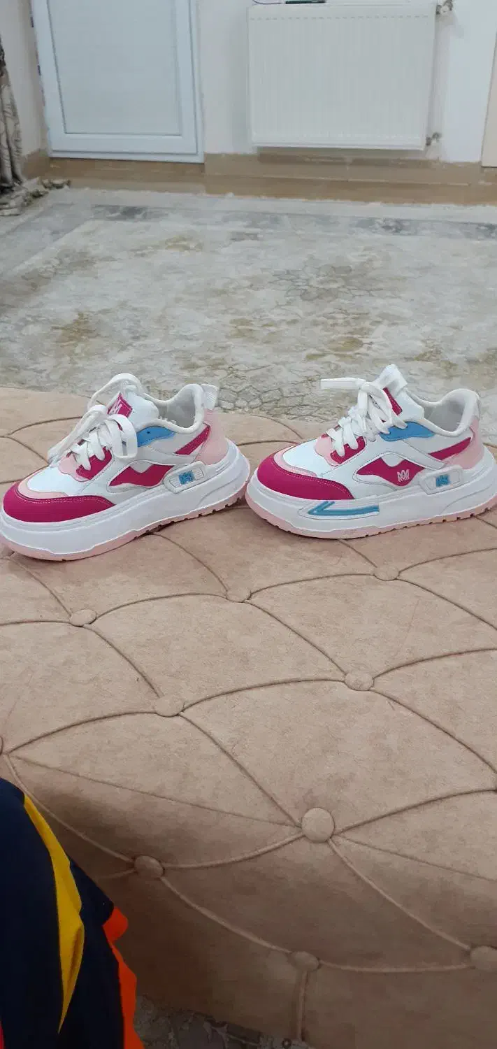 اسپرت زنانه درحدنو|کیف، کفش، کمربند|اشتهارد, |دیوار